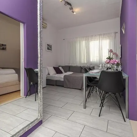 Purple Διαμέρισμα